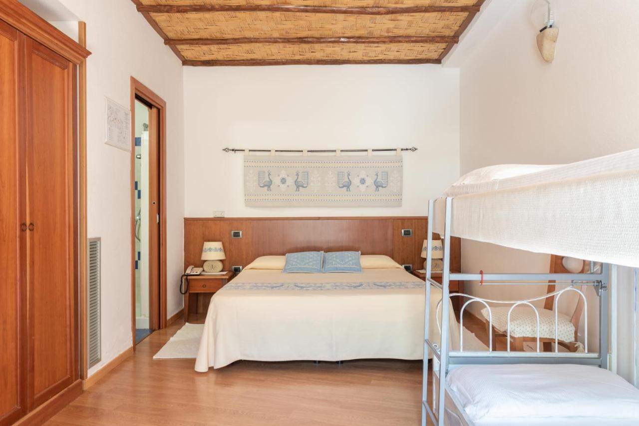 Hotel Villa Canu Кабрас Экстерьер фото