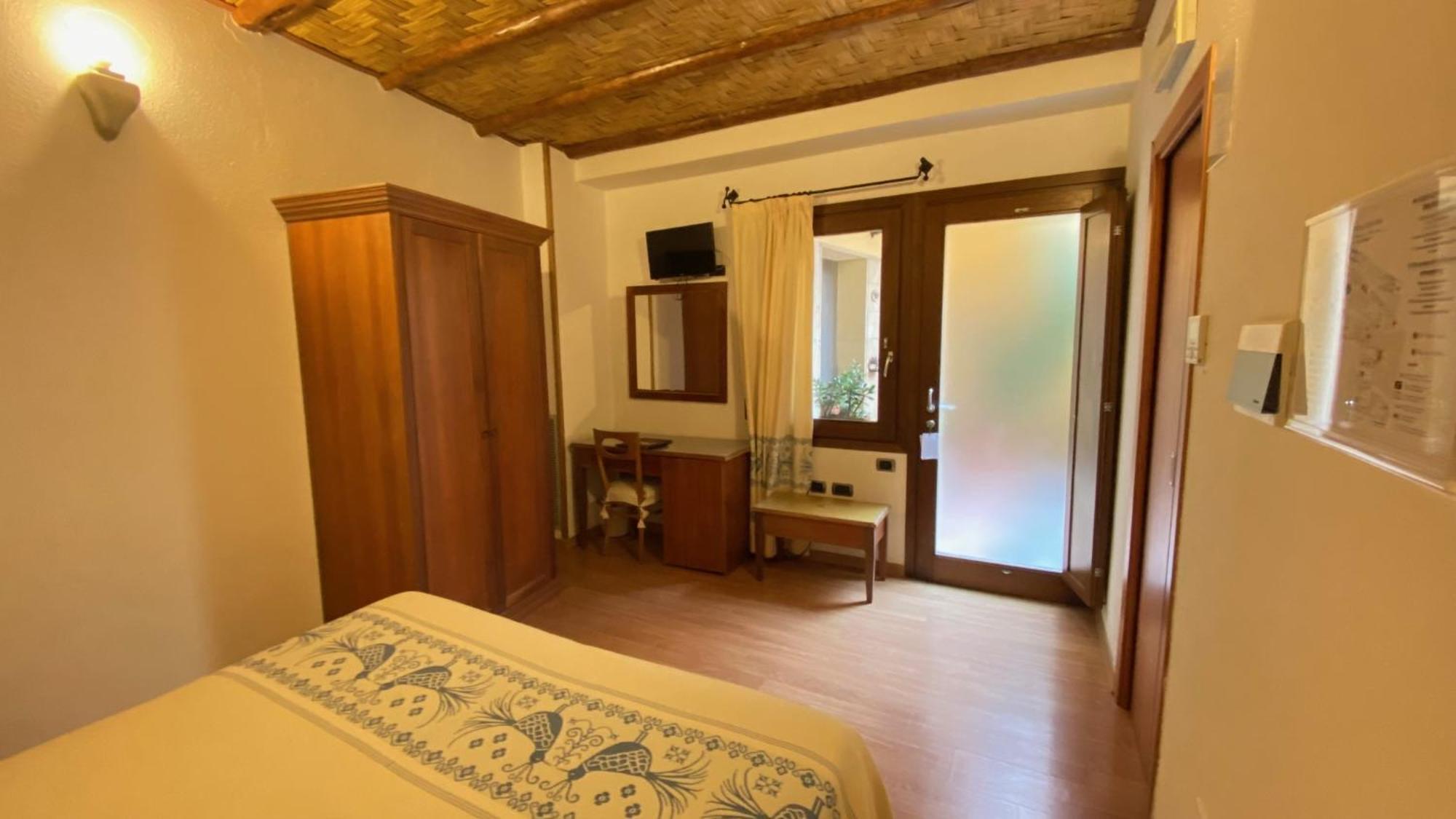 Hotel Villa Canu Кабрас Экстерьер фото