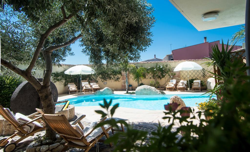 Hotel Villa Canu Кабрас Экстерьер фото