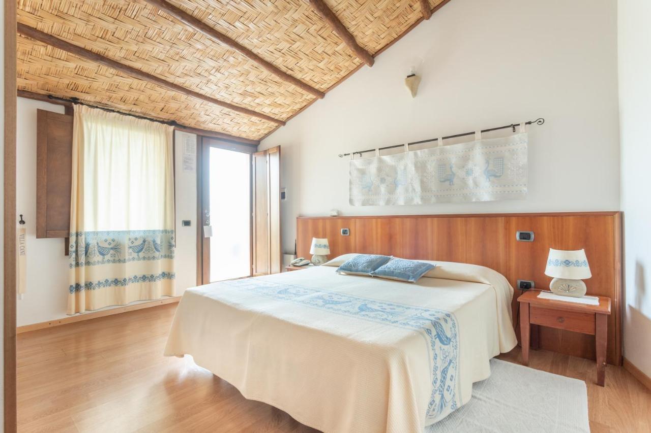 Hotel Villa Canu Кабрас Экстерьер фото
