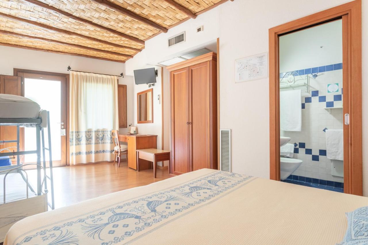 Hotel Villa Canu Кабрас Экстерьер фото