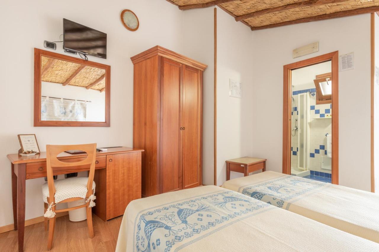 Hotel Villa Canu Кабрас Экстерьер фото